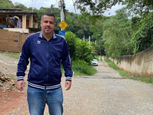 Vereador Thiago Nunes comemora assinaturas das ordens de serviço para asfaltamento de Ruas em São João Novo e no Mont Serrat