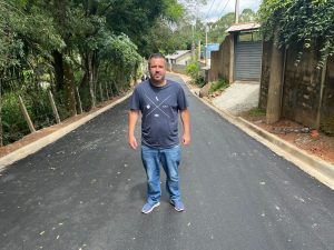 Vereador Thiago Nunes celebra conclusão do asfalto na Rua José Lemes de Moraes