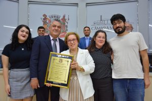Dra. Cláudia Pedroso entrega título de cidadão são-roquense ao advogado Dr. Altair César
