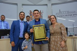 Dr. Leandro Degasperi Martins recebe título de cidadão são-roquense por indicação do Vereador William Albuquerque