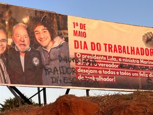 Outdoor com Presidente Lula é atacado em São Roque: Vereador Paulo Juventude denuncia violência política