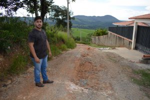 Vereador Diego Costa cobra melhorias na Rua Cardeal, no Alpes do Guaçu