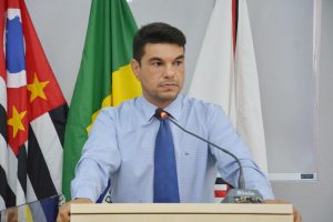 Vereador Rafael Tanzi vota contra remanejamento de professores nas escolas Tíbério Justo da Silva e Alabama