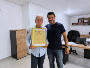 Vereador Rafael Tanzi entrega título de cidadão são-roquense ao empresário Reginaldo Luiz D’Almeida
