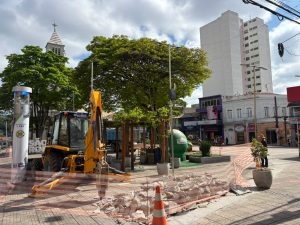 Vereador Diego Costa cobra informações da Prefeitura sobre obra da Praça da Matriz