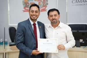 Vereador William Albuquerque homenageia portal São Roque Notícias pelos 15 anos