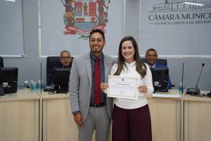 Deputada Estadual Camila Godoi recebe homenagem na Câmara Municipal