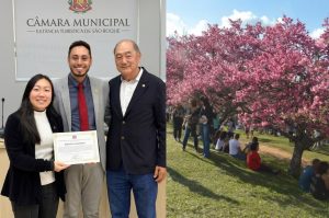 William Albuquerque entrega Moção aos organizadores do Festival das Cerejeiras